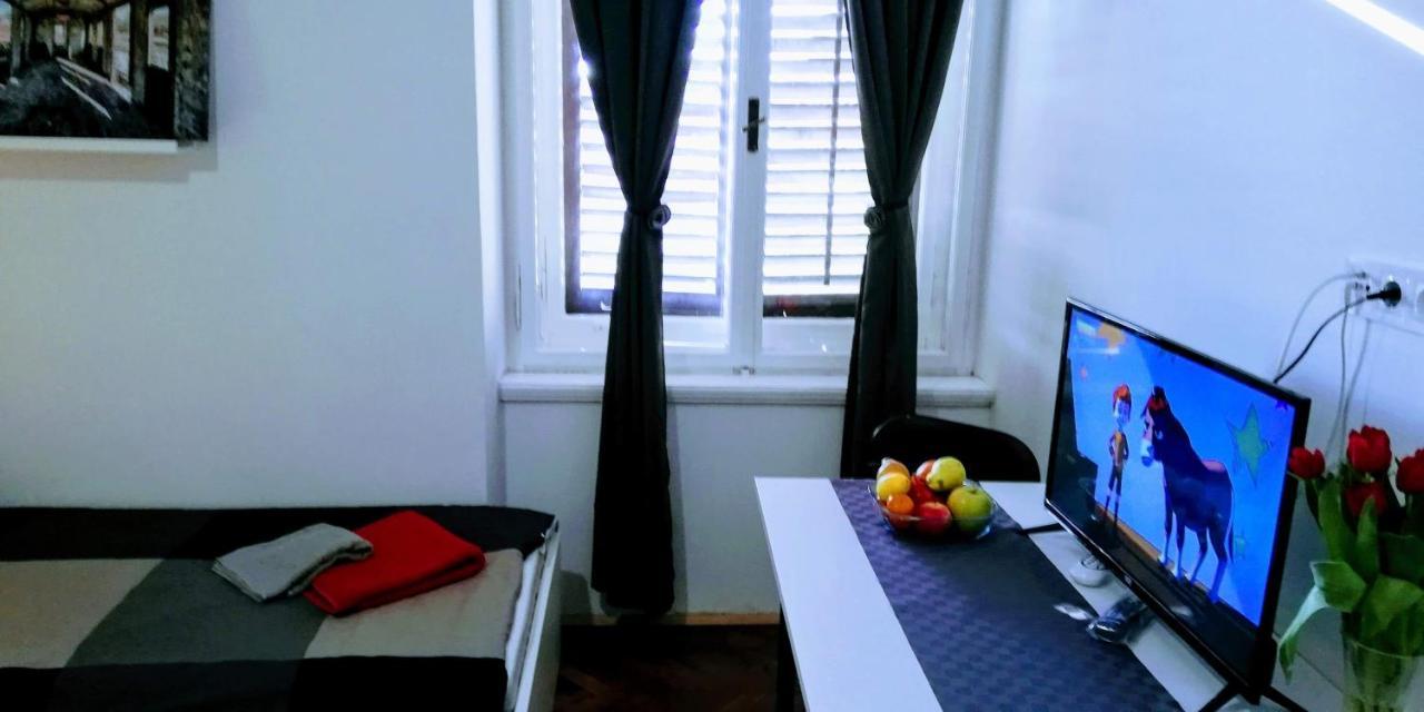 Pula Center Green Park Apartments And Rooms Esterno foto