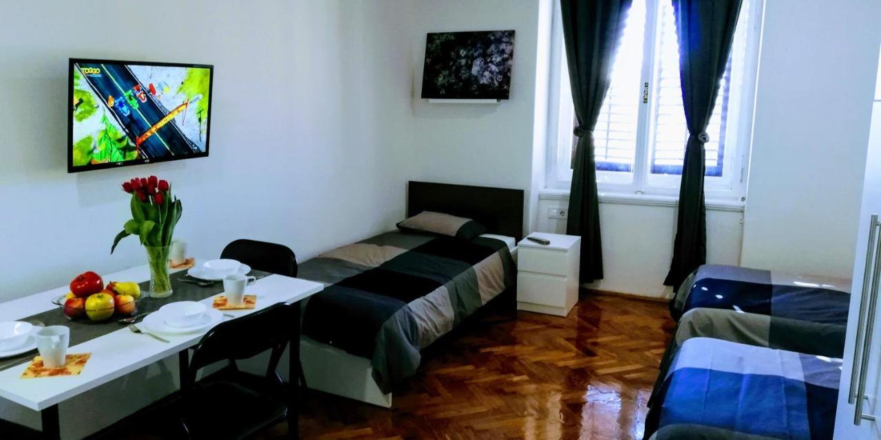 Pula Center Green Park Apartments And Rooms Esterno foto
