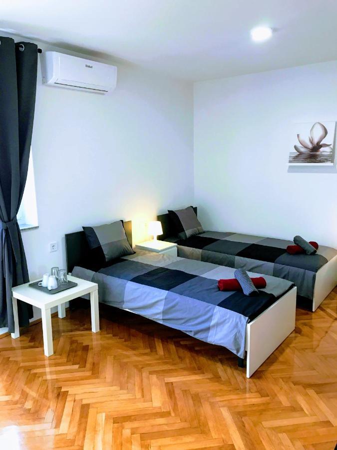Pula Center Green Park Apartments And Rooms Esterno foto